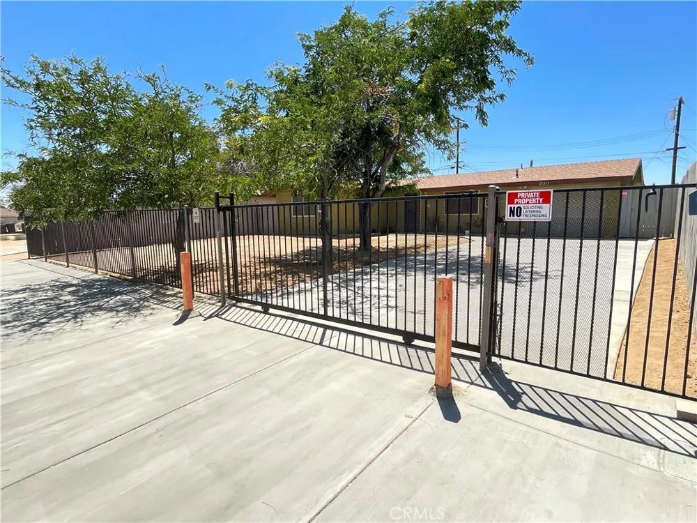21219 Kenniston California City, CA 93505