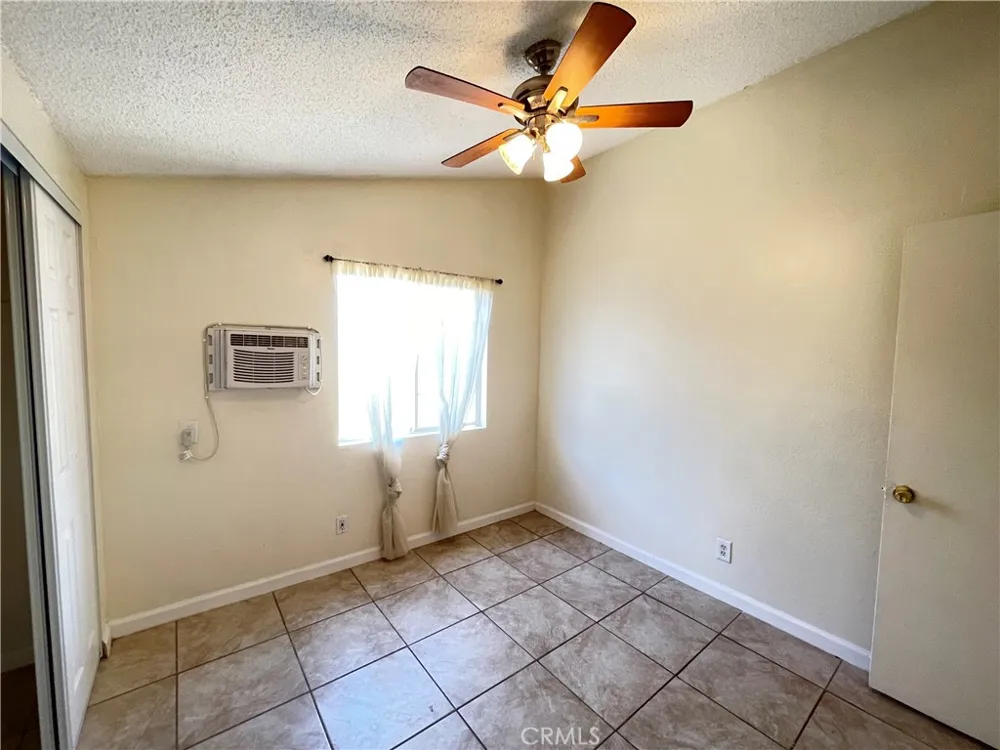 21219 Kenniston California City, CA 93505