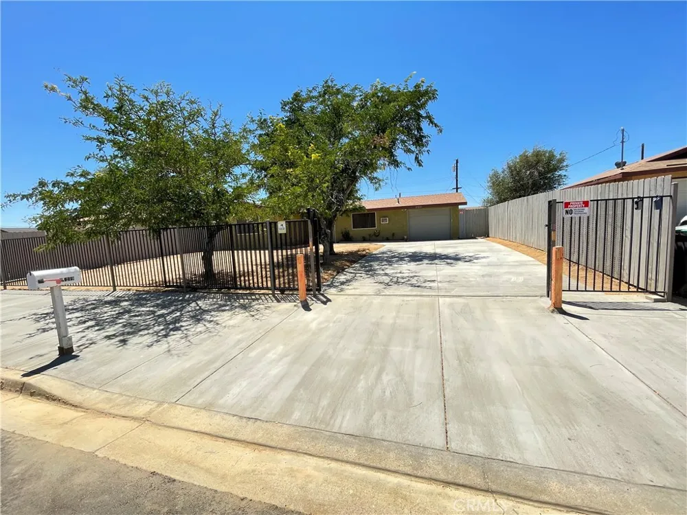 21219 Kenniston California City, CA 93505