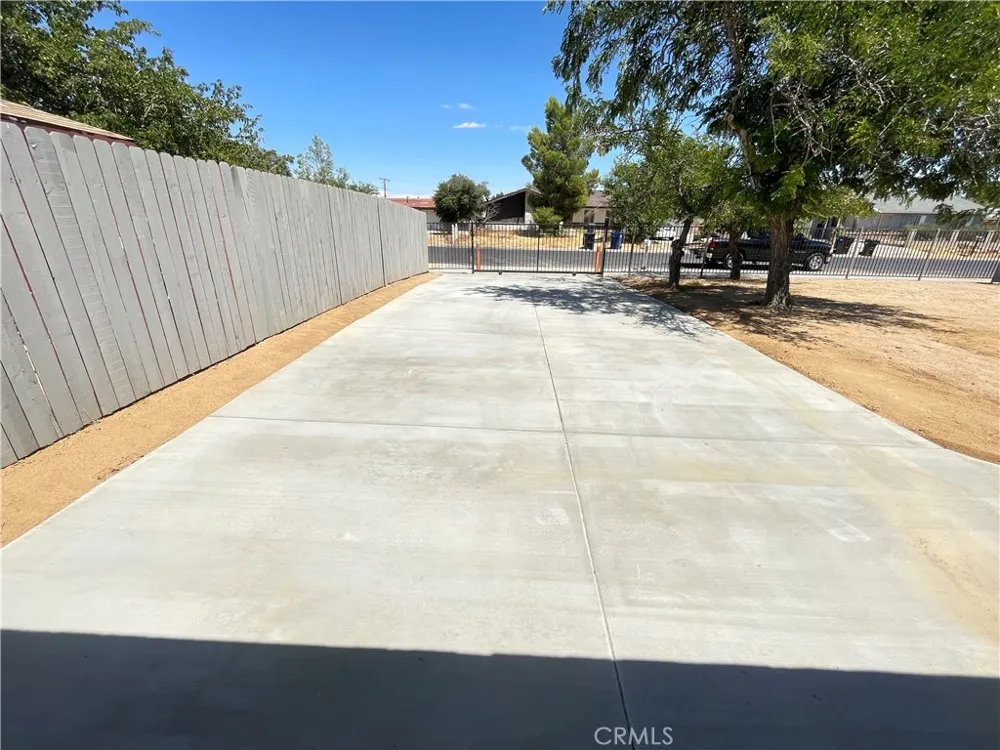 21219 Kenniston California City, CA 93505