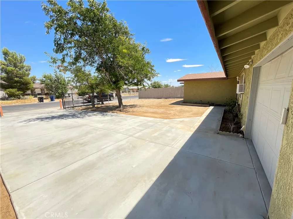 21219 Kenniston California City, CA 93505