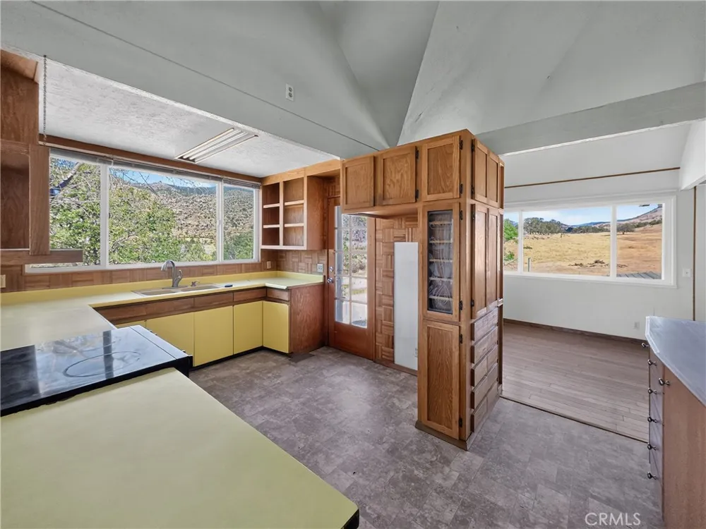405 Old Cottonwood Creek Road Hornbrook, CA 96044