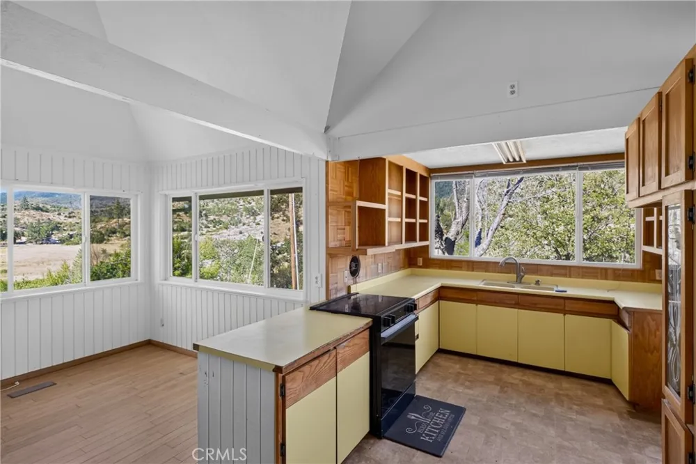 405 Old Cottonwood Creek Road Hornbrook, CA 96044