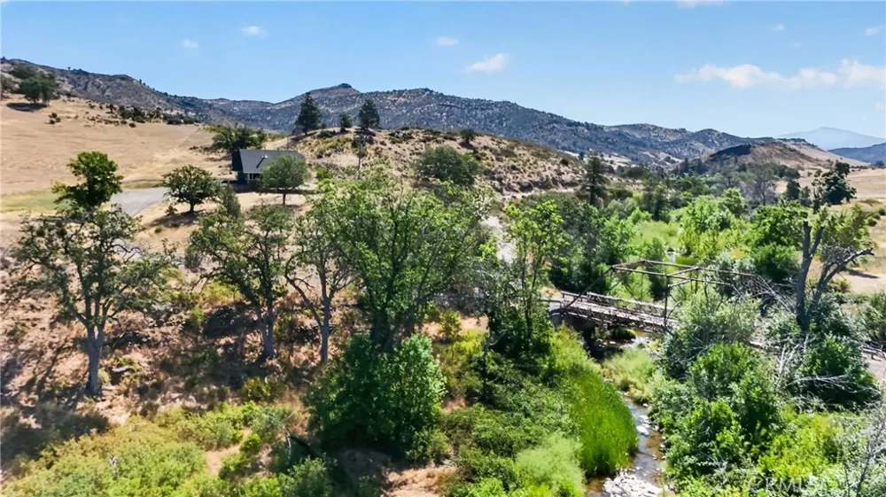 405 Old Cottonwood Creek Road Hornbrook, CA 96044