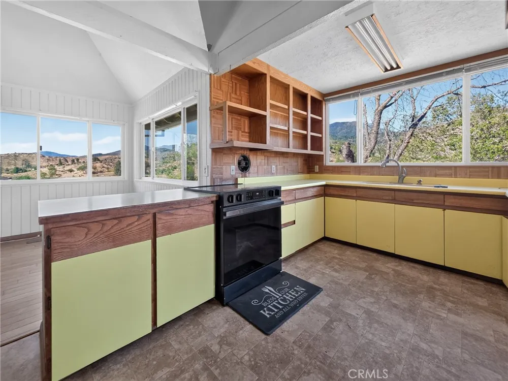 405 Old Cottonwood Creek Road Hornbrook, CA 96044
