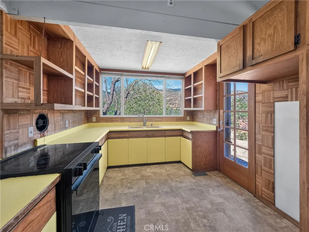 405 Old Cottonwood Creek Road Hornbrook, CA 96044