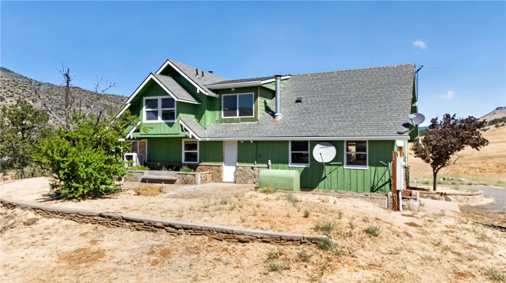 405 Old Cottonwood Creek Road Hornbrook, CA 96044