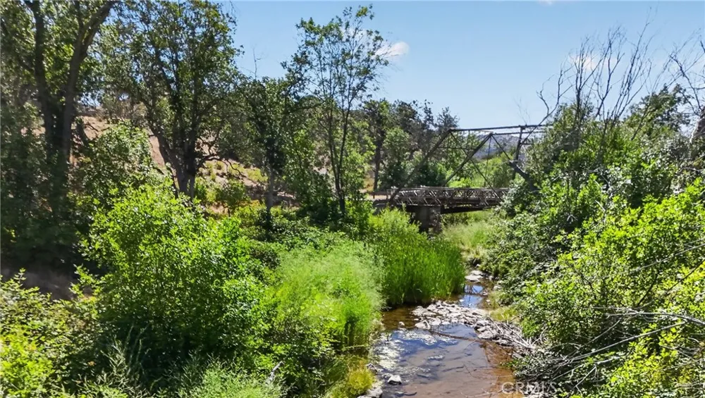 405 Old Cottonwood Creek Road Hornbrook, CA 96044