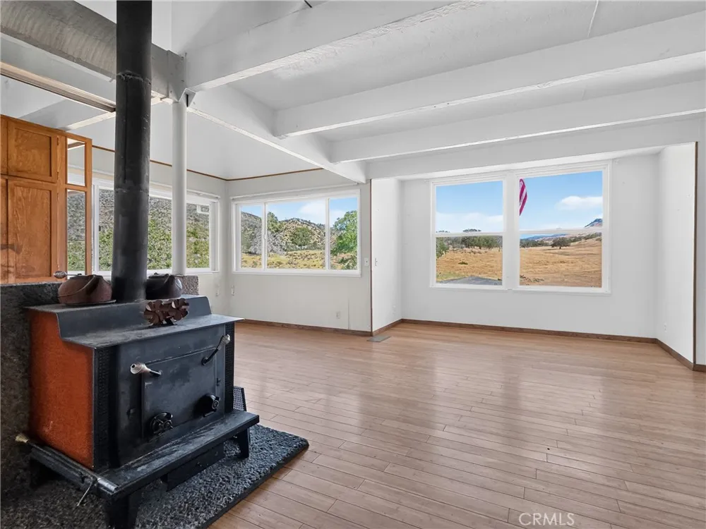 405 Old Cottonwood Creek Road Hornbrook, CA 96044