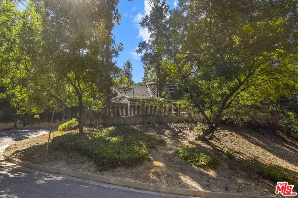 14807 Round Valley Drive Sherman Oaks, CA 91403