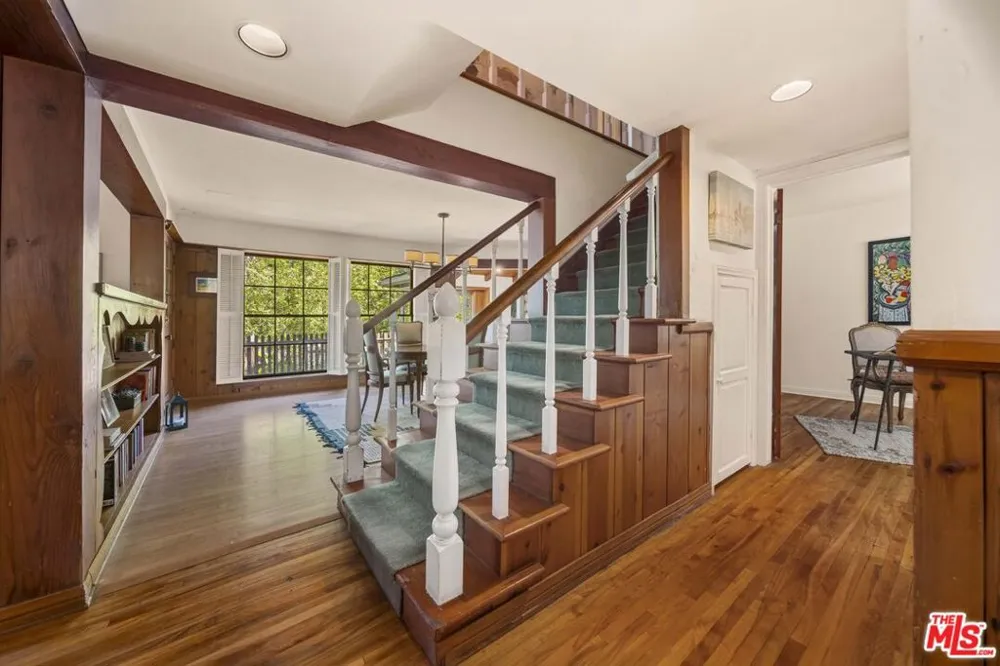 14807 Round Valley Drive Sherman Oaks, CA 91403
