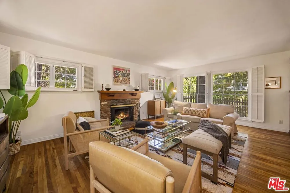 14807 Round Valley Drive Sherman Oaks, CA 91403