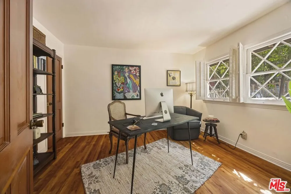 14807 Round Valley Drive Sherman Oaks, CA 91403