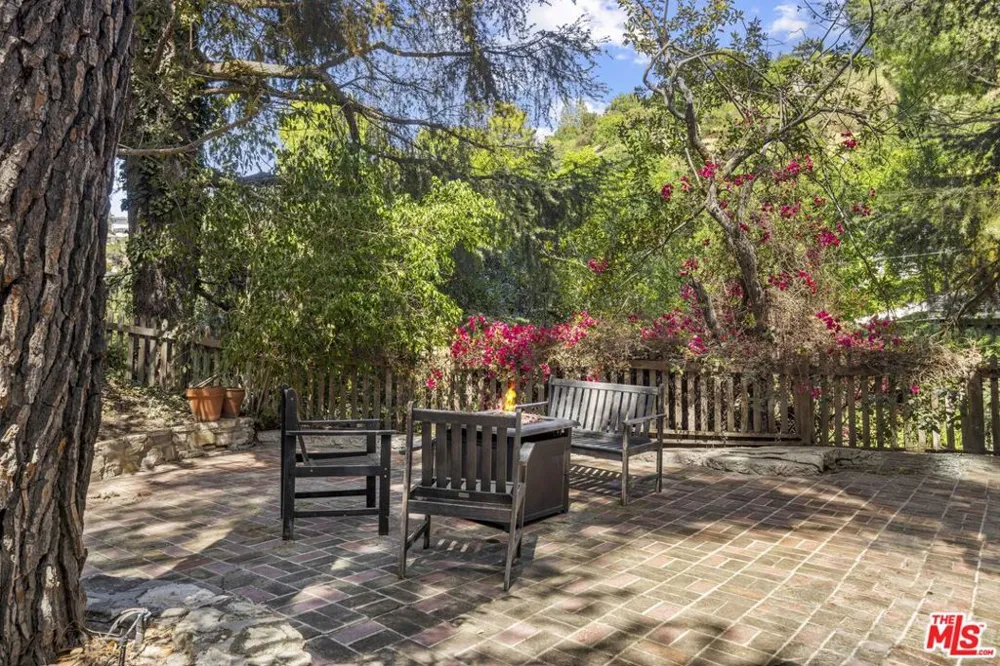 14807 Round Valley Drive Sherman Oaks, CA 91403