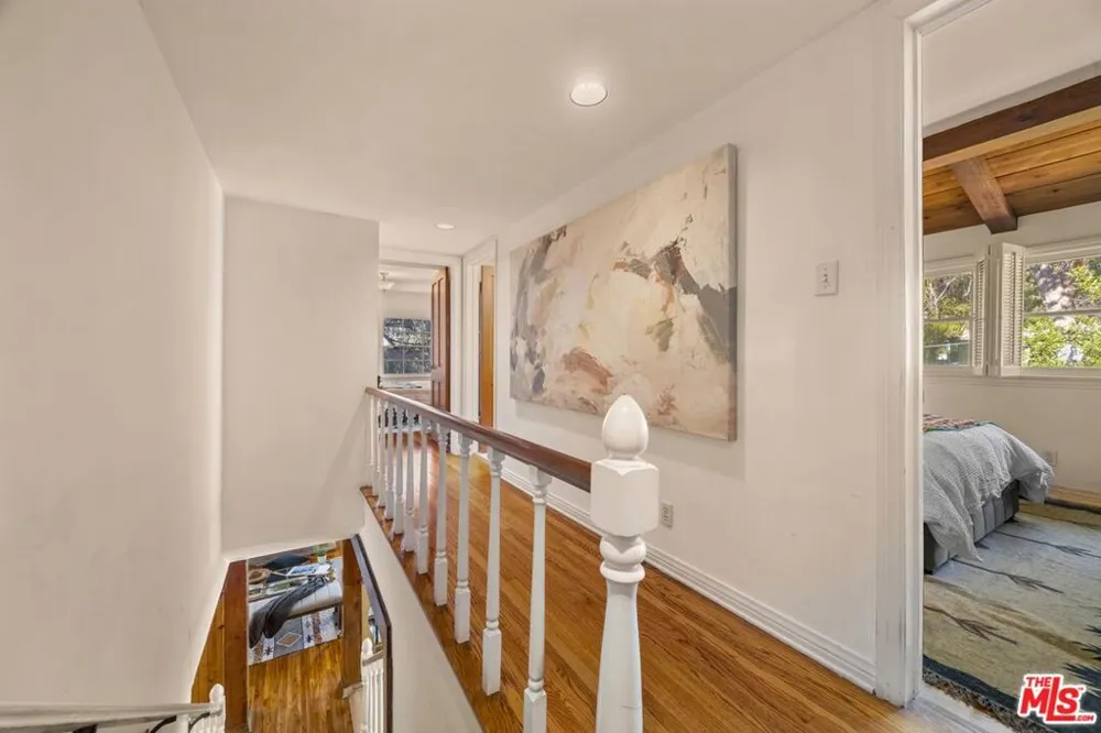 14807 Round Valley Drive Sherman Oaks, CA 91403