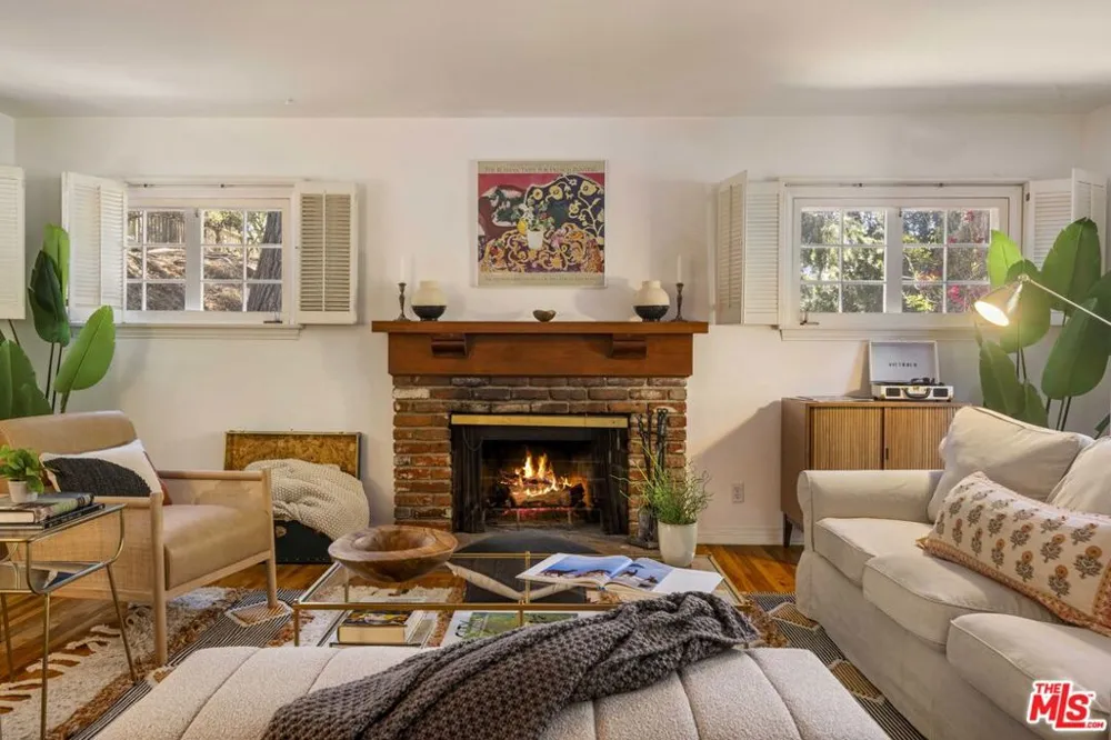 14807 Round Valley Drive Sherman Oaks, CA 91403