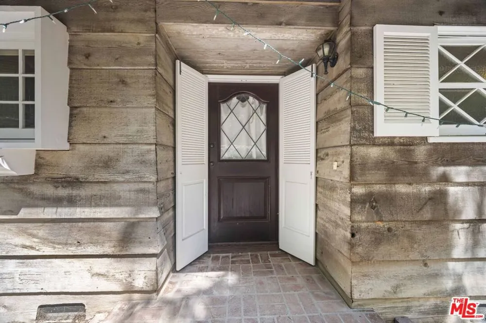 14807 Round Valley Drive Sherman Oaks, CA 91403