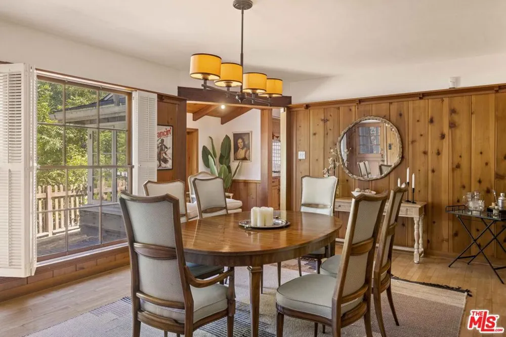 14807 Round Valley Drive Sherman Oaks, CA 91403