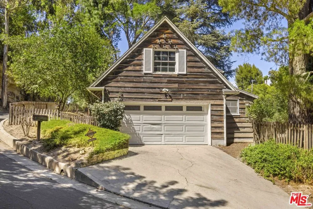 14807 Round Valley Drive Sherman Oaks, CA 91403