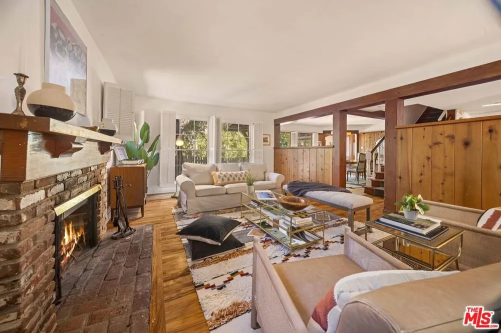 14807 Round Valley Drive Sherman Oaks, CA 91403