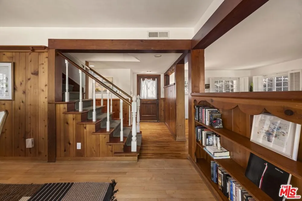 14807 Round Valley Drive Sherman Oaks, CA 91403