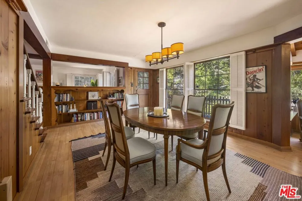 14807 Round Valley Drive Sherman Oaks, CA 91403