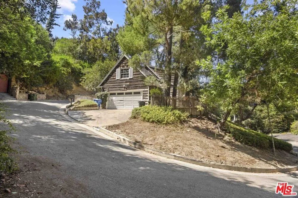 14807 Round Valley Drive Sherman Oaks, CA 91403
