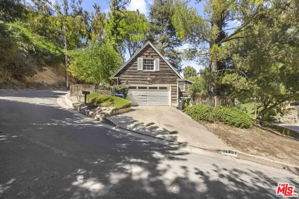 14807 Round Valley Drive Sherman Oaks, CA 91403