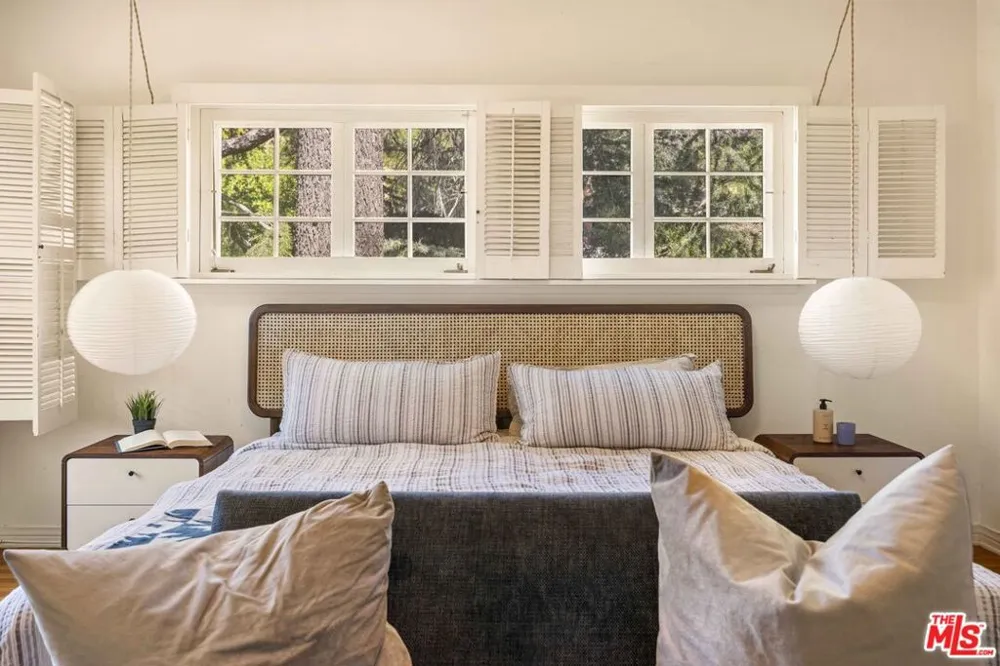 14807 Round Valley Drive Sherman Oaks, CA 91403