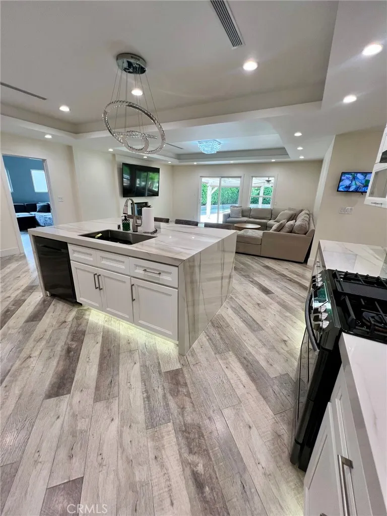 17161 Vintage Northridge, CA 91325