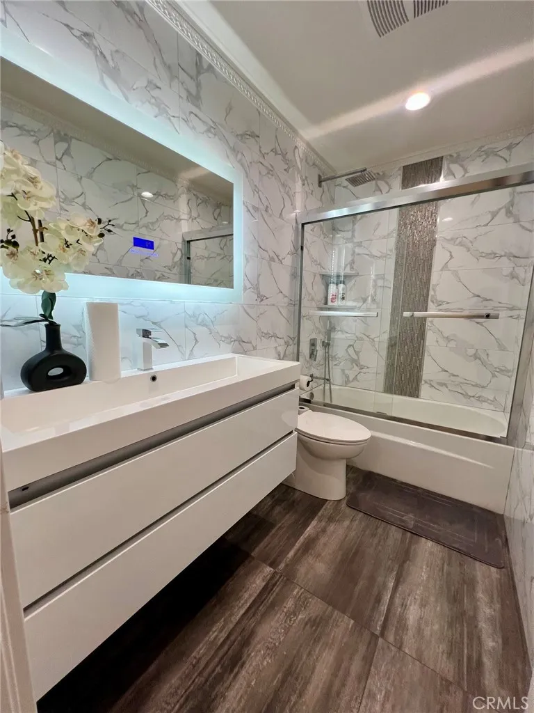 17161 Vintage Northridge, CA 91325
