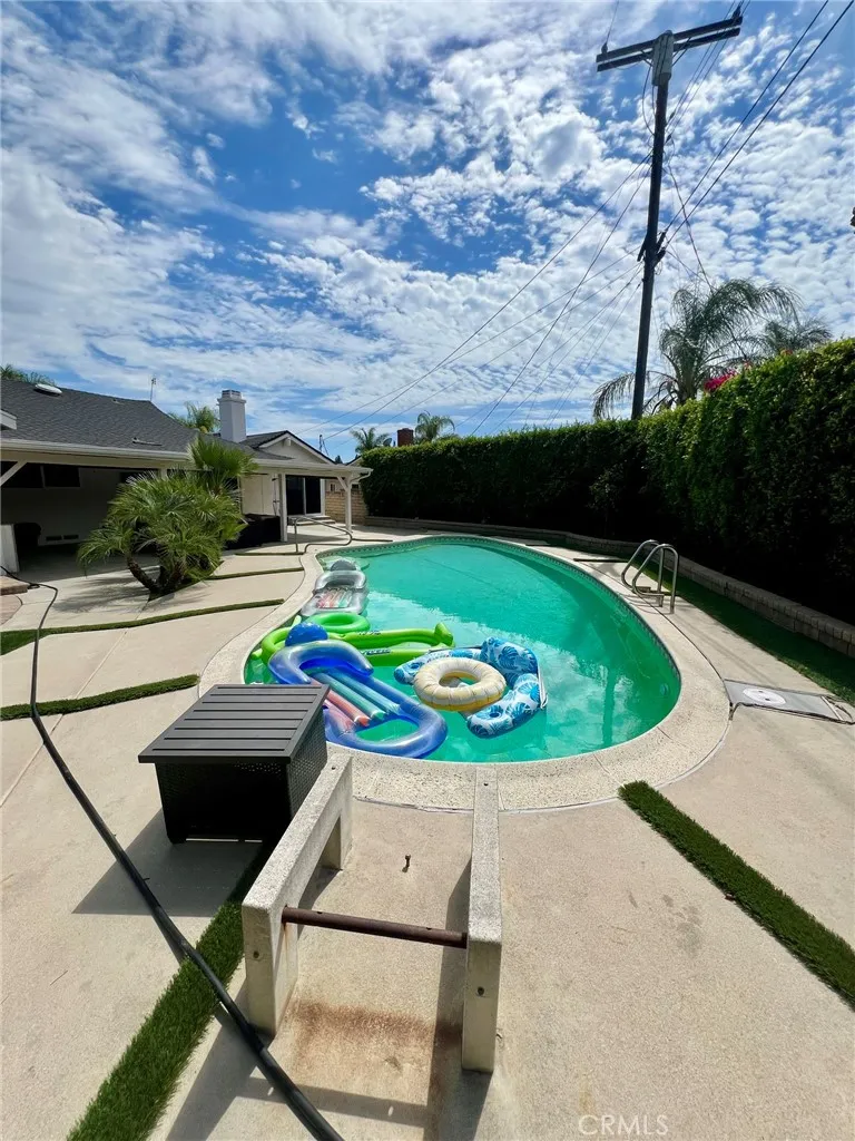17161 Vintage Northridge, CA 91325