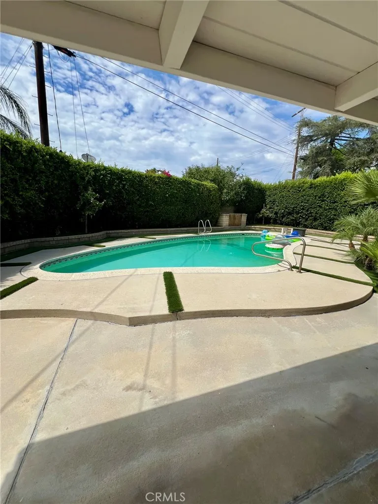 17161 Vintage Northridge, CA 91325
