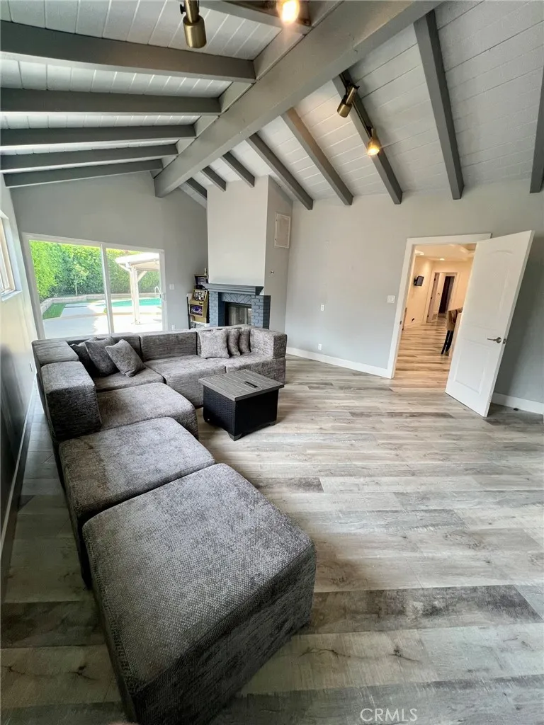 17161 Vintage Northridge, CA 91325