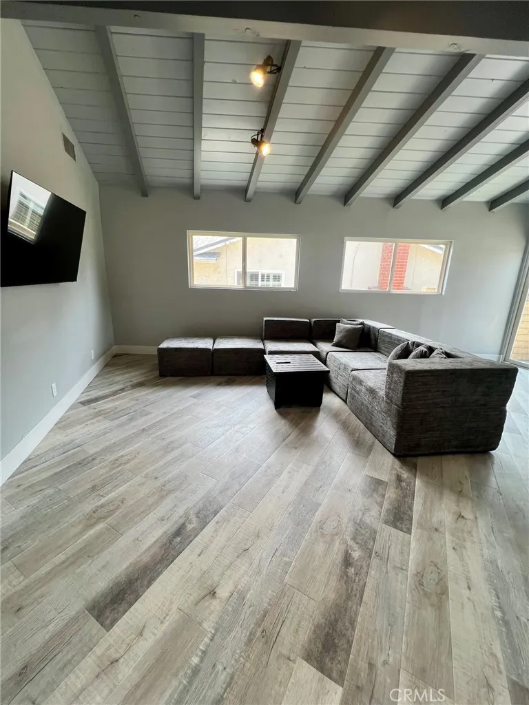 17161 Vintage Northridge, CA 91325
