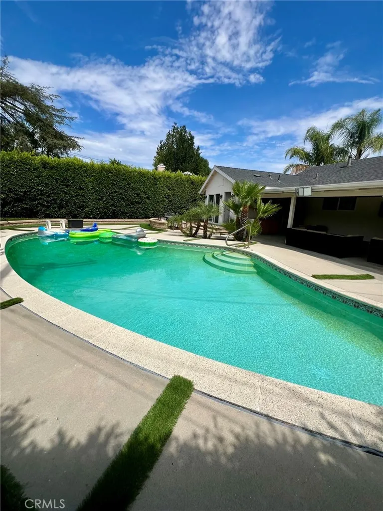 17161 Vintage Northridge, CA 91325