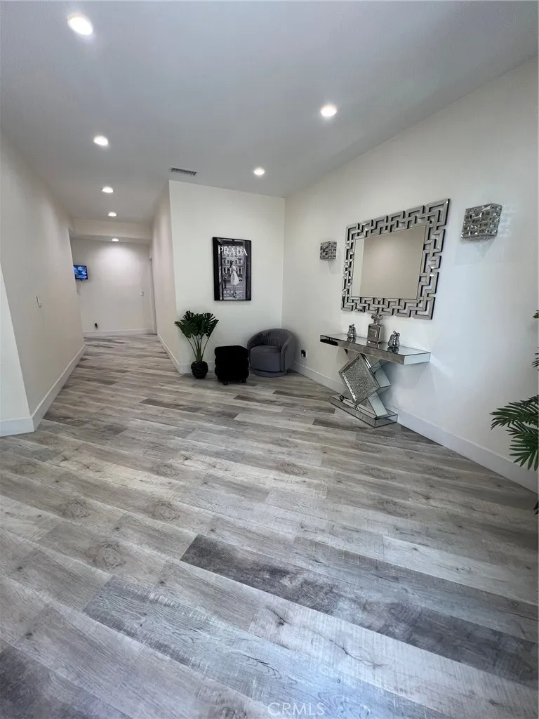 17161 Vintage Northridge, CA 91325