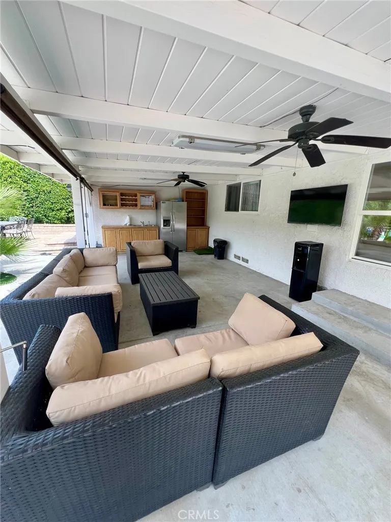 17161 Vintage Northridge, CA 91325