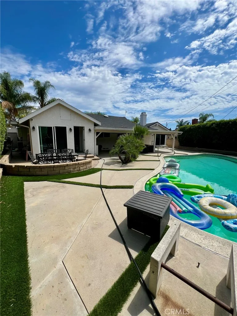 17161 Vintage Northridge, CA 91325