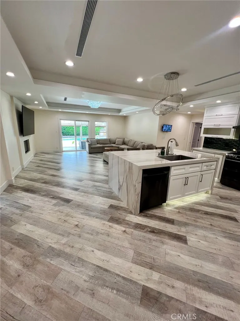 17161 Vintage Northridge, CA 91325