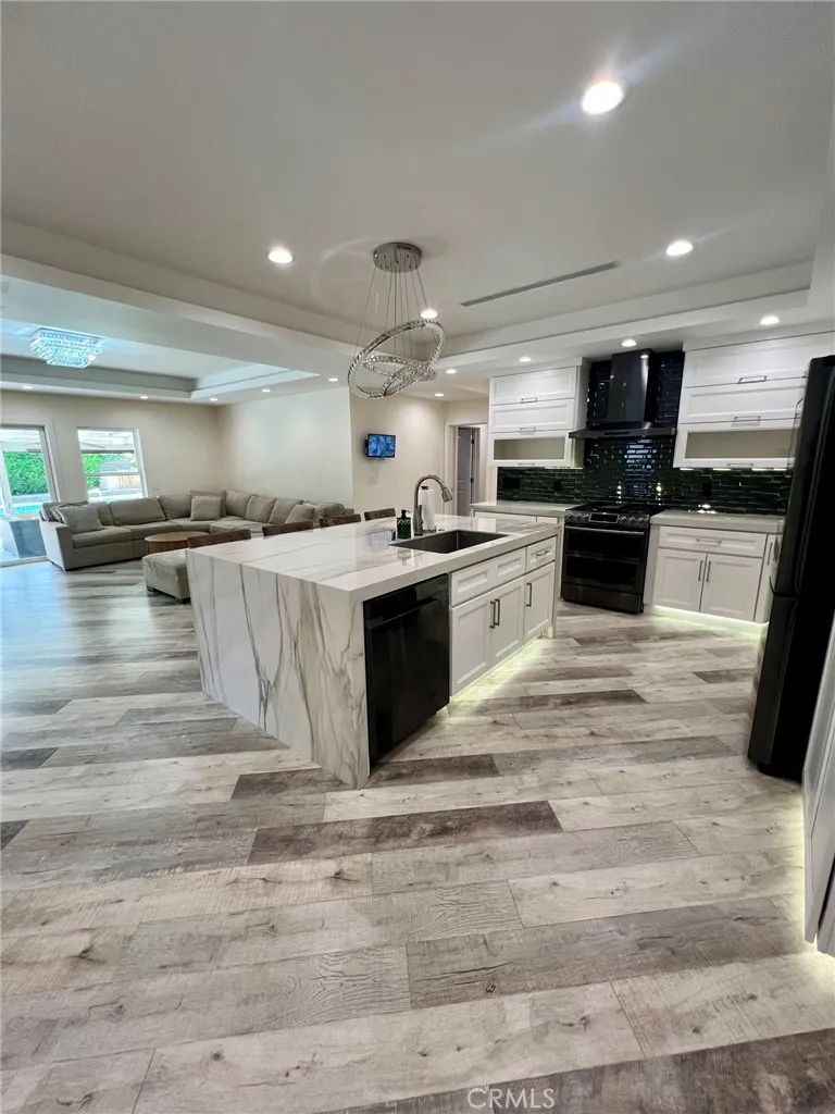 17161 Vintage Northridge, CA 91325