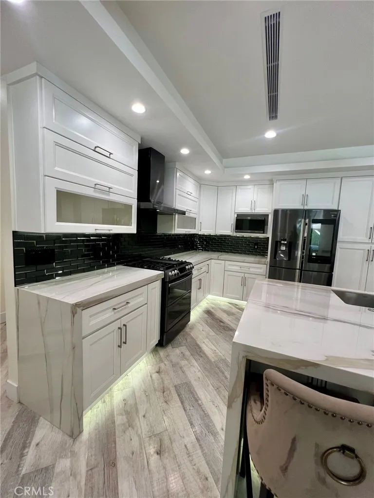 17161 Vintage Northridge, CA 91325
