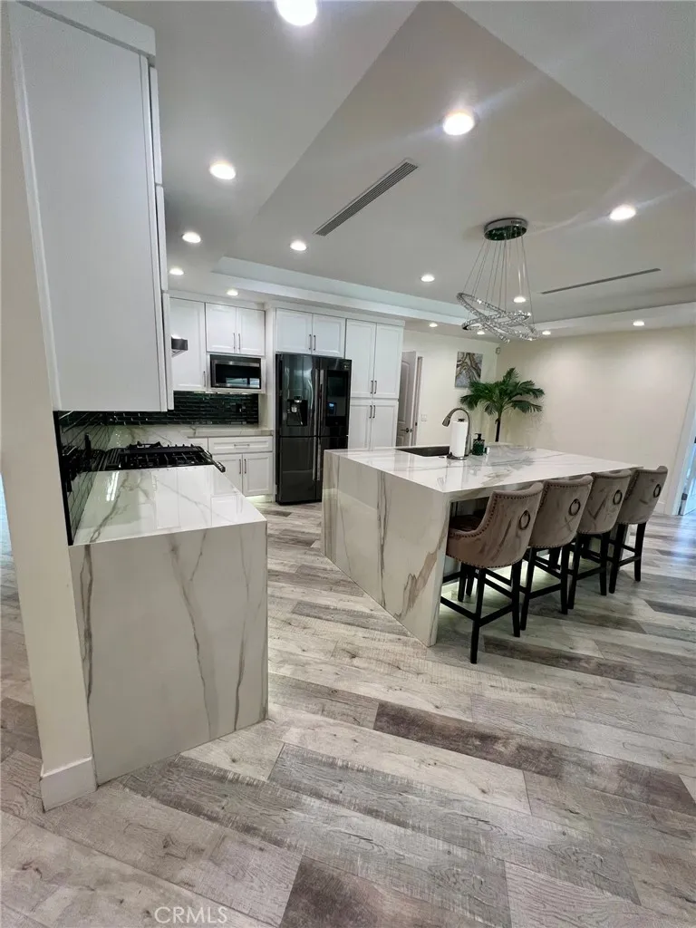 17161 Vintage Northridge, CA 91325