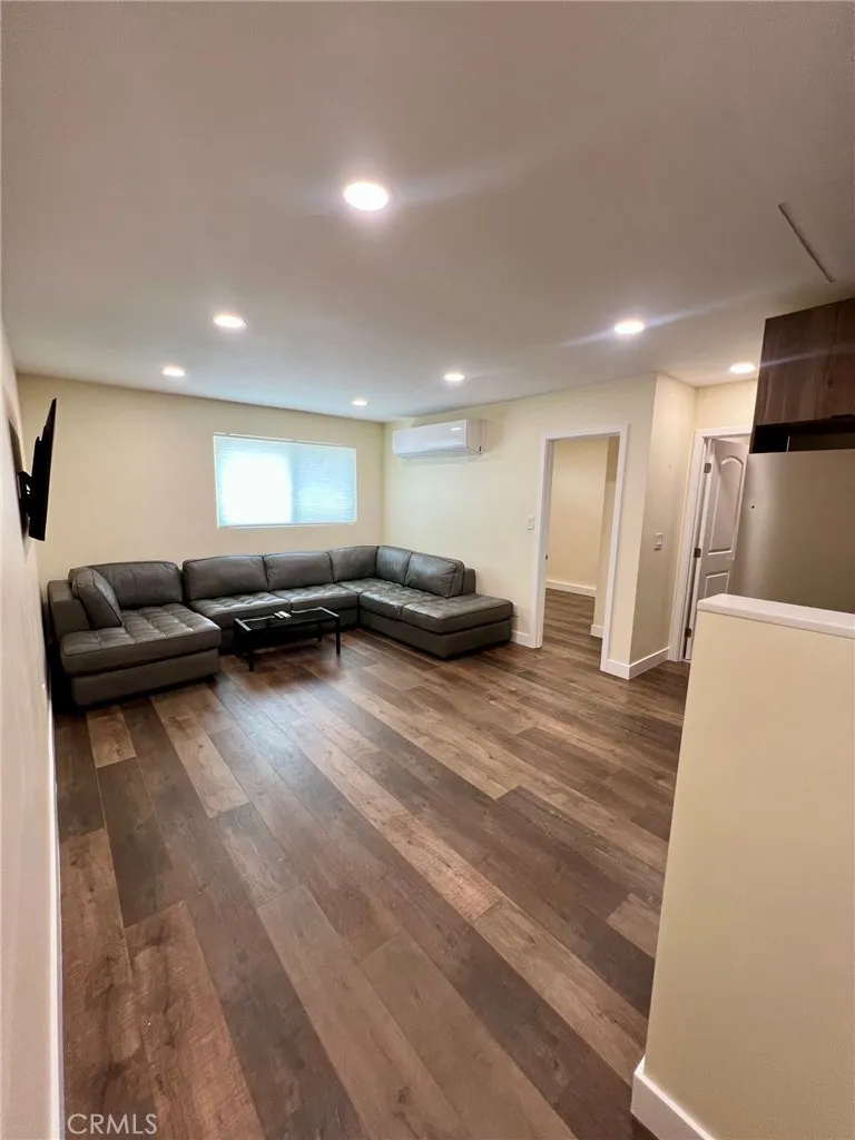 17161 Vintage Northridge, CA 91325