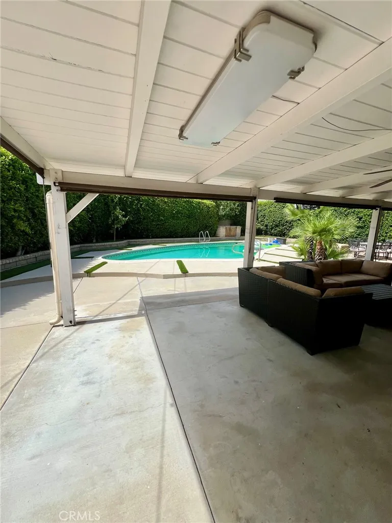 17161 Vintage Northridge, CA 91325