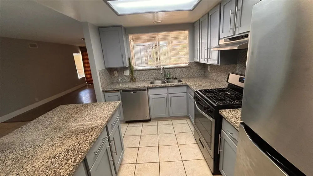 1927 W Houston #5 Fullerton, CA 92833