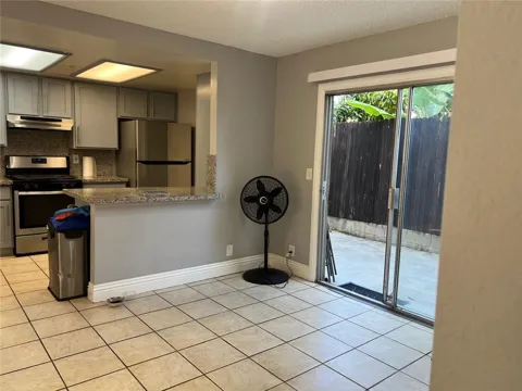 1927 W Houston #5