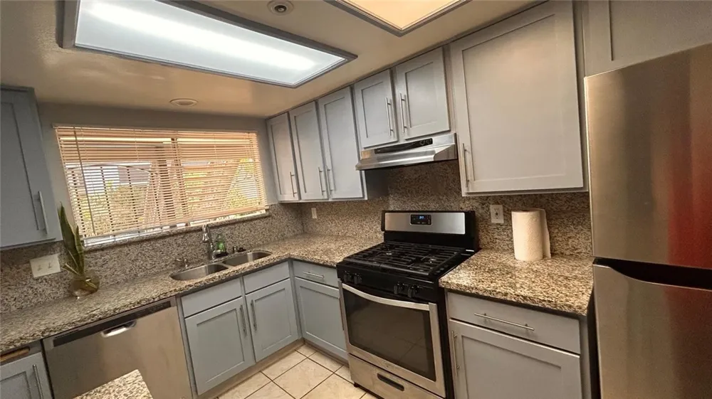 1927 W Houston #5 Fullerton, CA 92833