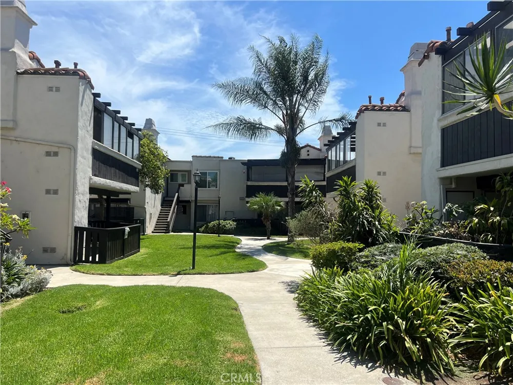 1927 W Houston #5 Fullerton, CA 92833