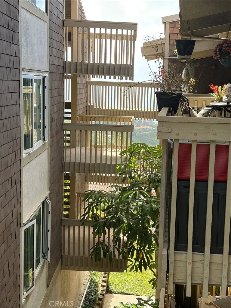 6542 Ocean Crest Dr. Rancho Palos Verdes, CA 90275